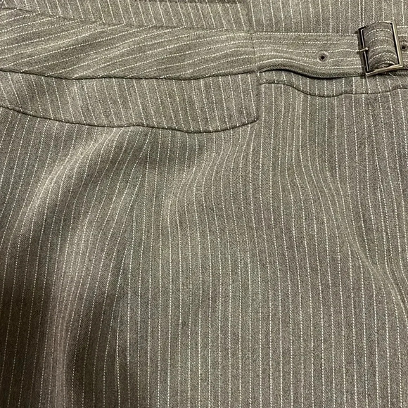 Pinstripe pencil skirt - Picture 6 of 8